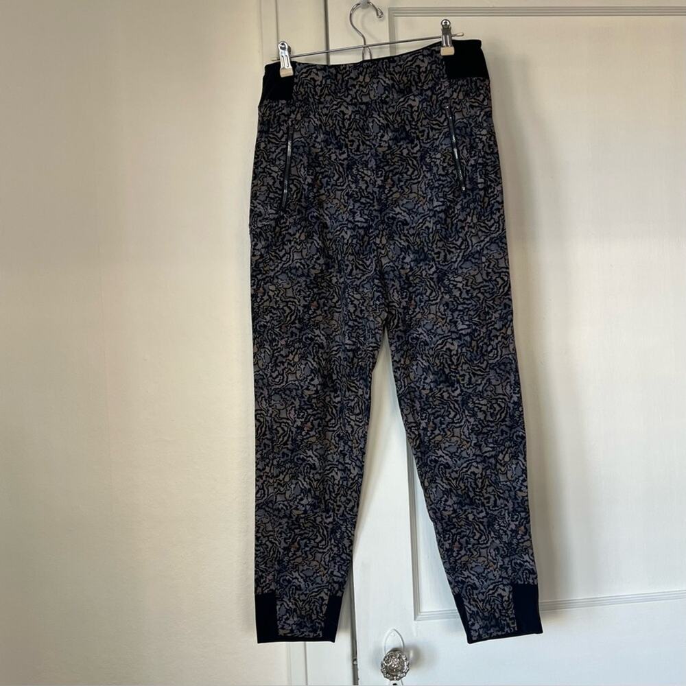 Athleta Trekkie Jogger Pants in Kinetic Abstract Print - Picture 2 of 11